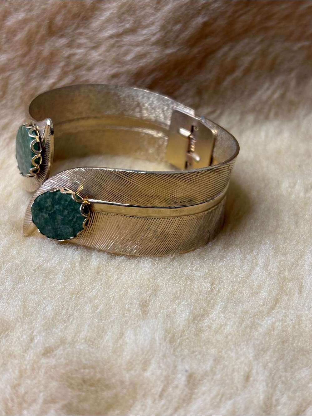 Vintage Gold-Tone Hinge Leaf design Bracelet with Green Stone Accents - Picture 6 of 8
